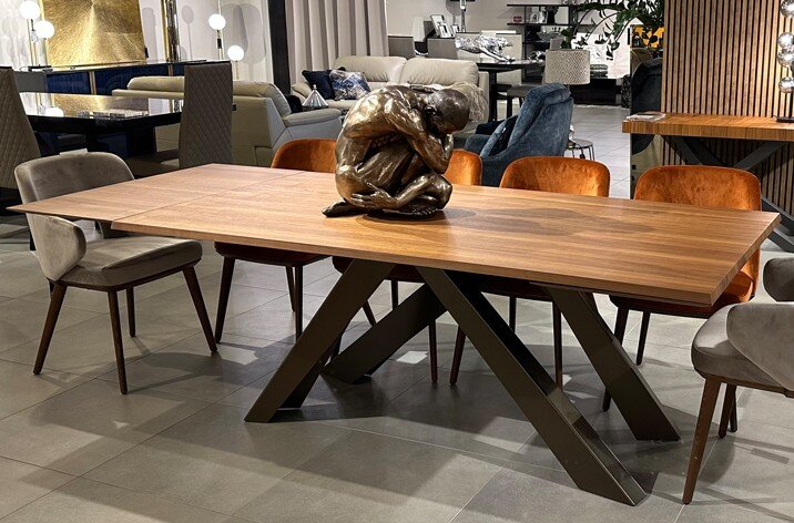 Stół Big Table dostępny w salonie Kler w Białymstoku
